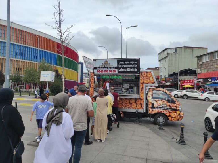 Paylaşmanın En Tatlı Yolu: Hayır Lokması Geleneği